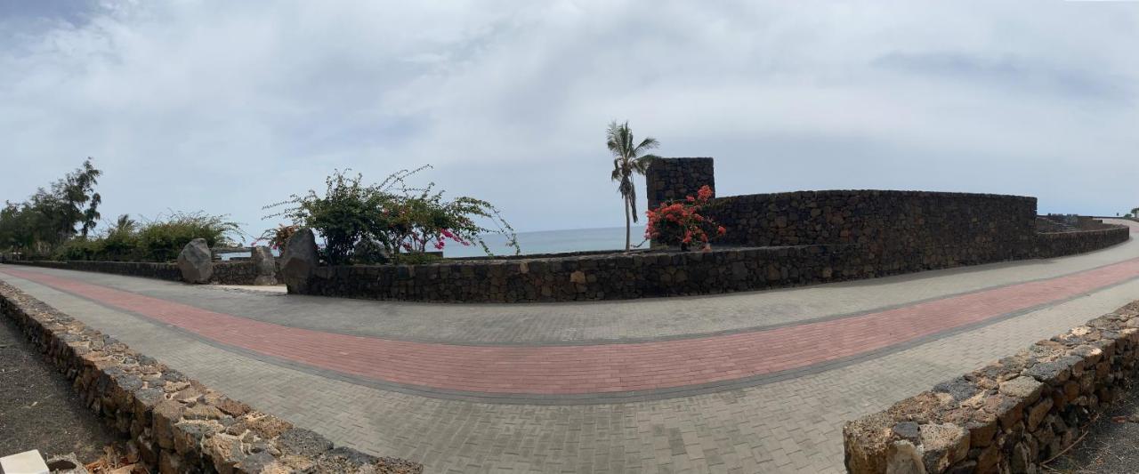 Lc Bastian Marina Bungalow Costa Teguise Buitenkant foto